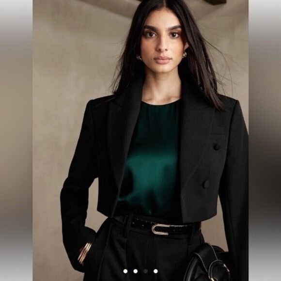 NWT! Banana Republic Black Sombra Silk Top - Size Small🗺️ - Picture 7 of 10